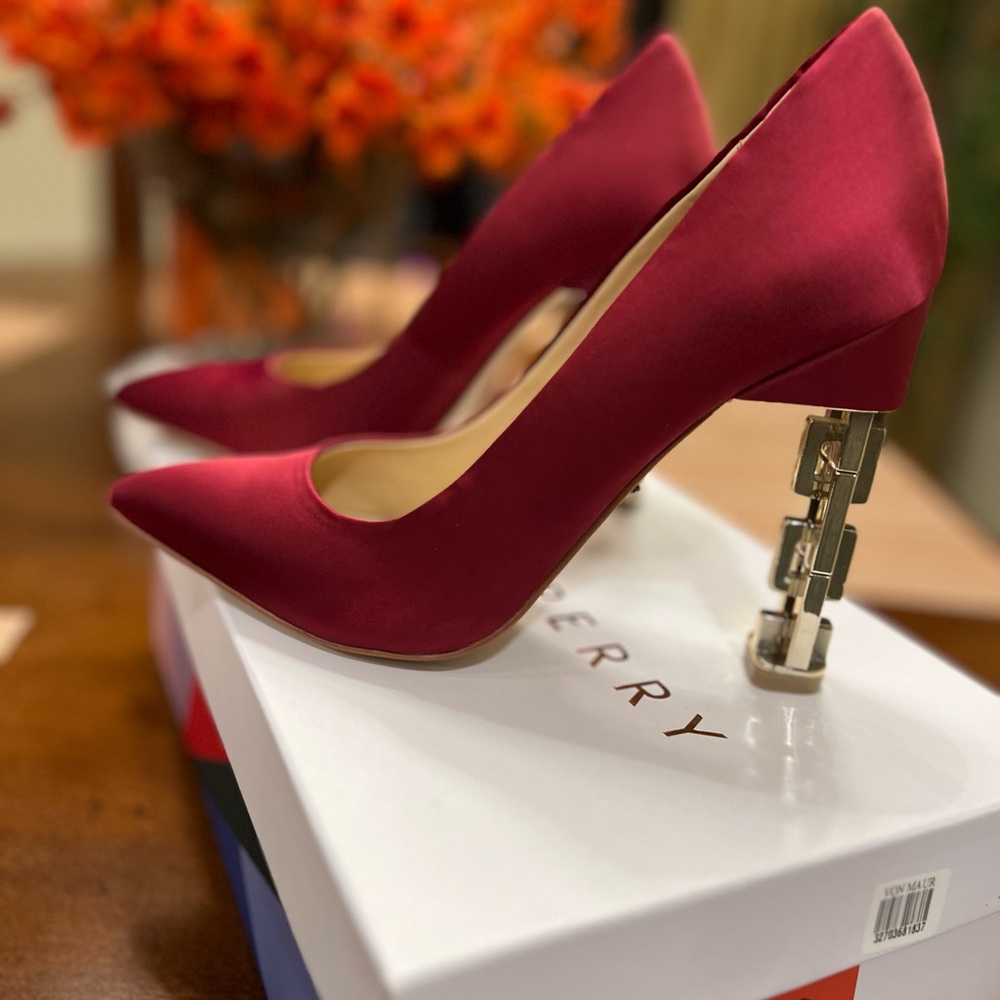 Katy Perry Suzanne satin Mulberry pumps. New with box. - Picture 5 of 7